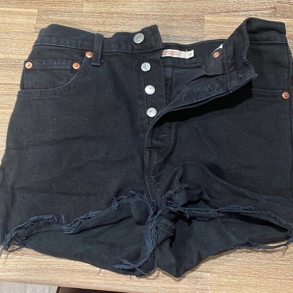 Black Levi shorts size 28 - Picture 3 of 4